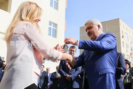 ​SOCAR prezidenti neftçilərə yeni mənzillərin orderlərini təqdim edib