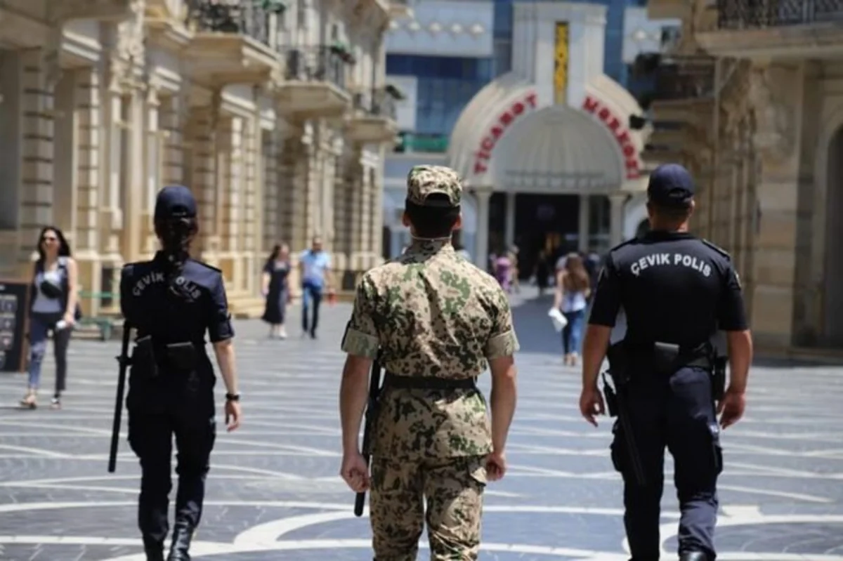 Azərbaycanda küçə və bulvarlarda 5 nəfərdən artıq toplaşmaq qadağan edildi