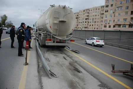 Bakıda baş vermiş qəza yola 13 min manat ziyan vurub - FOTO/VİDEO