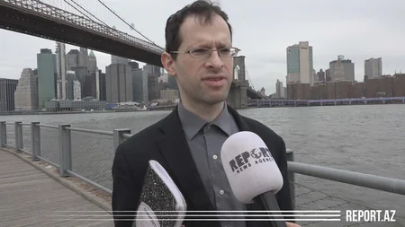 Young American learns Azerbaijani language