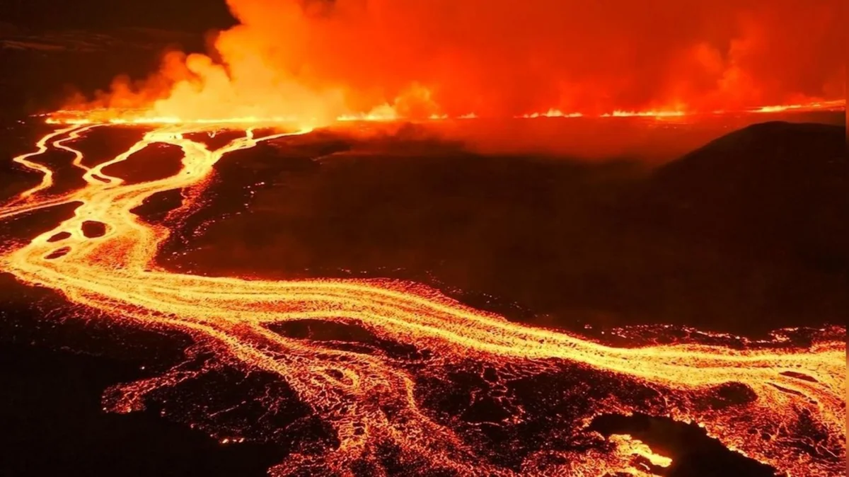Iceland volcano erupts, prompting evacuation of Blue Lagoon