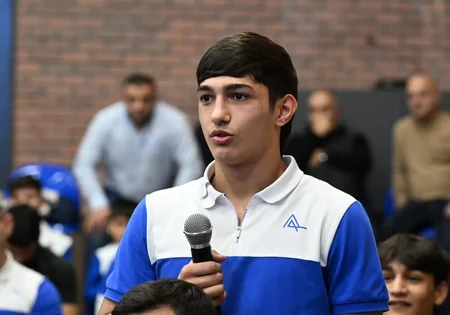 Fərid Qayıbov beynəlxalq yarışlarda uğurlu çıxış etmiş idmançılarla görüşüb