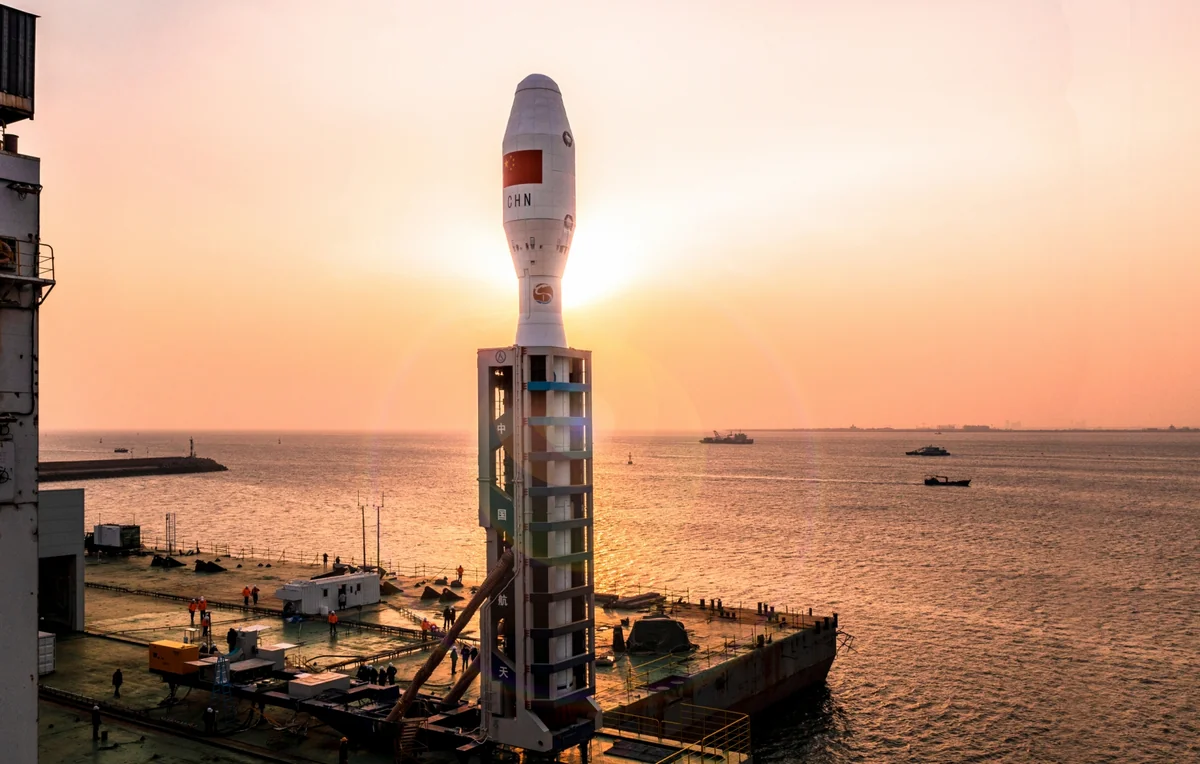 Китай запустил ракету Jielong-3 с восемью спутниками с платформы в Желтом море