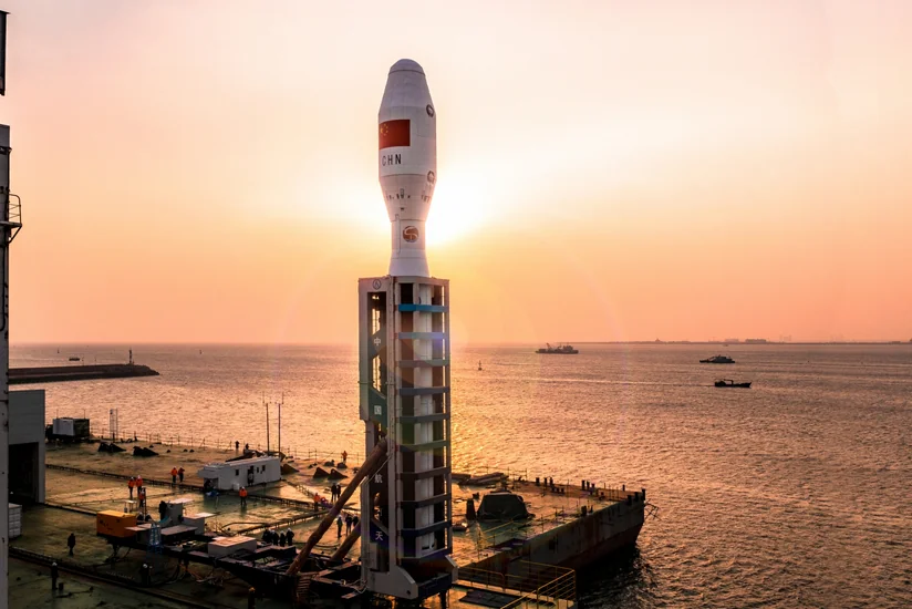 Китай запустил ракету Jielong-3 с восемью спутниками с платформы в Желтом море