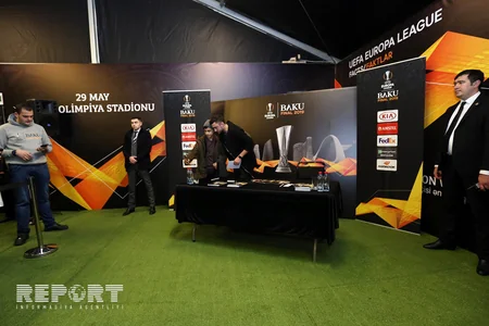 Мирабдулла Аббасов раздал автографы в Музее истории Лиги Европы