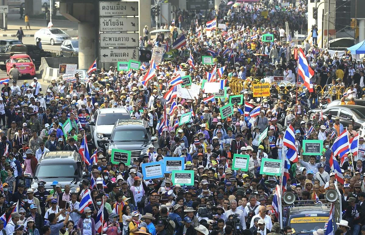 В ходе протестов в Таиланде пострадали не менее 30 человек
