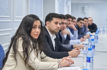 Prezidentin köməkçisi “Yüksəliş” müsabiqəsinin qalibləri ilə görüşüb