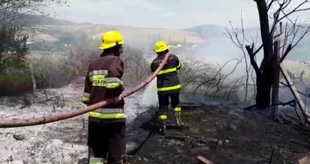 Ağsuda taxıl sahəsi yanıb