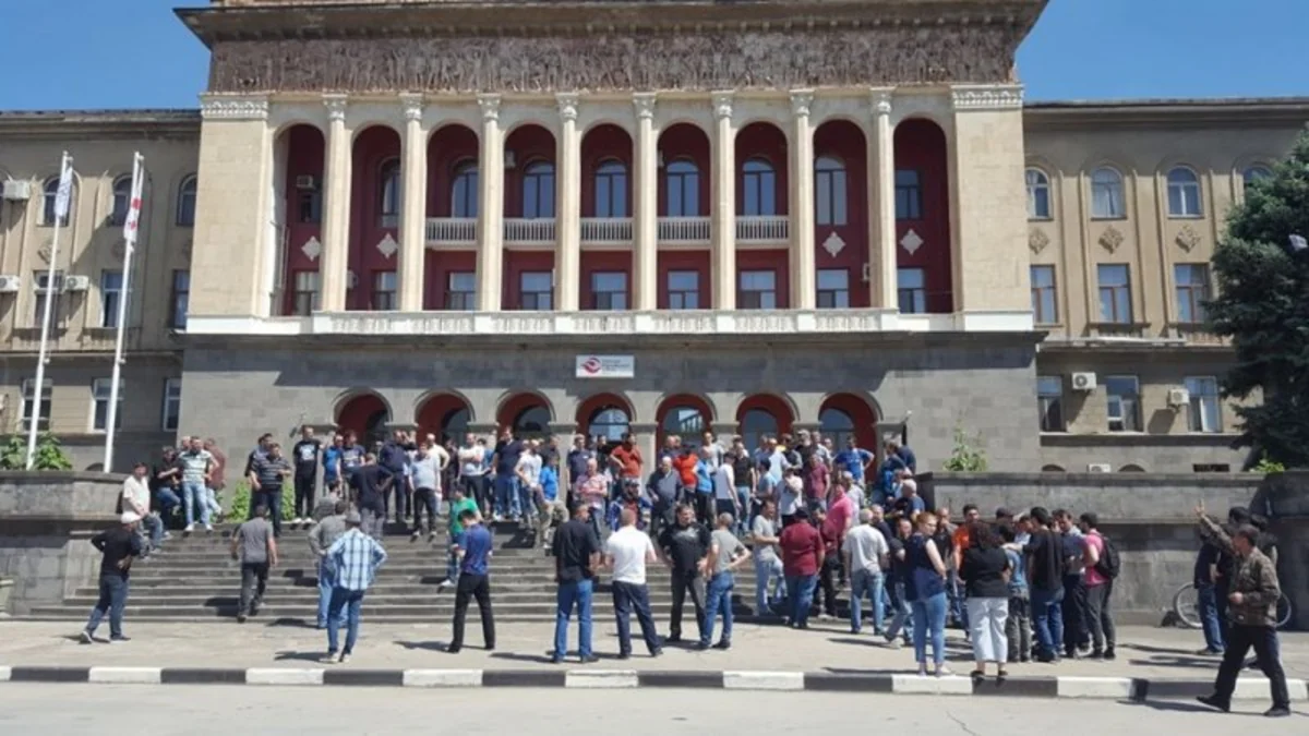 Gürcüstanda metallurqların etiraz aksiyası davam edir