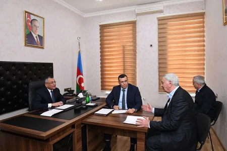 Rövşən Rzayev vətəndaşları qəbul edib