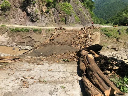 Gürcüstanda daşqın olub, 500 evlik kəndlə əlaqə kəsilib