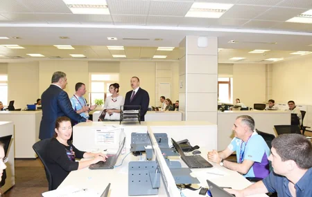 ​Prezident İlham Əliyev birinci Avropa Oyunları Əməliyyat Komitəsinin baş ofisində yaradılan şəraitlə tanış olub