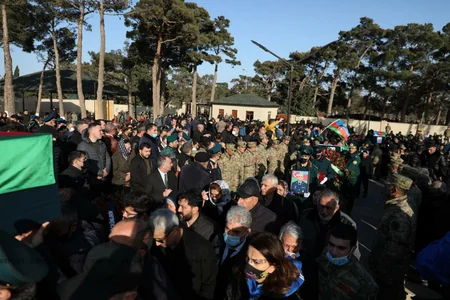 Погибшие при крушении вертолета похоронены на II Аллее шехидов