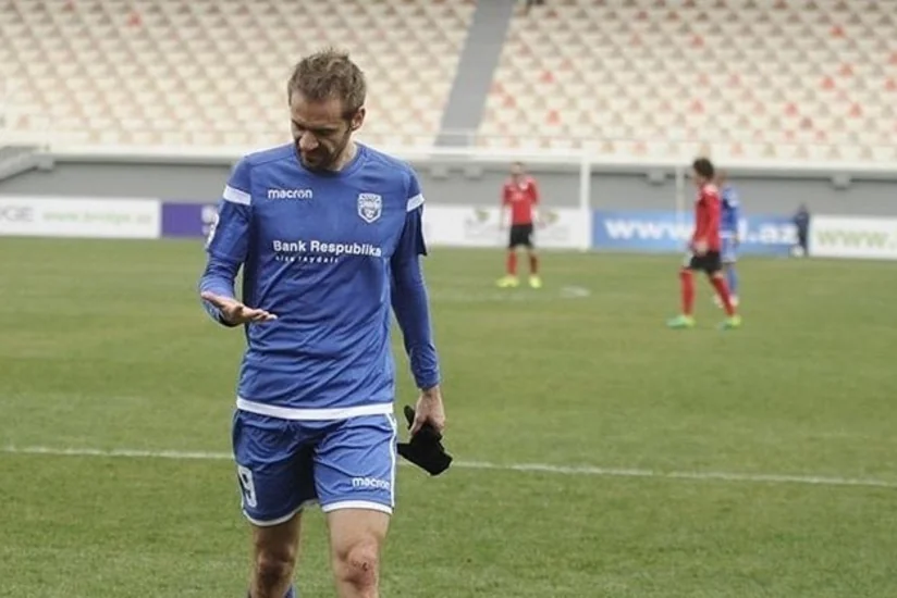 Sabah klubunun hücumçusu karyerasını başa vurdu