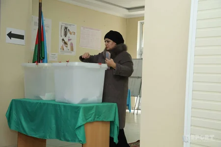 Azərbaycan xalqı səs verir - FOTOREPORTAJ