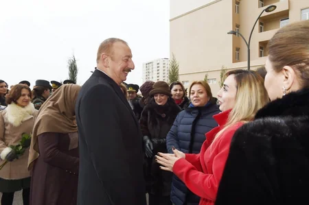 Prezident İlham Əliyev Sabunçu rayonunda hərbçilərə yeni mənzillərin verilməsi mərasimində iştirak edib - YENİLƏNİB