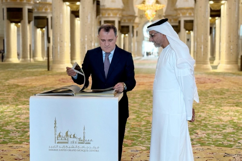 Azerbaijani FM visits Sheikh Zayed Grand Mosque in UAE