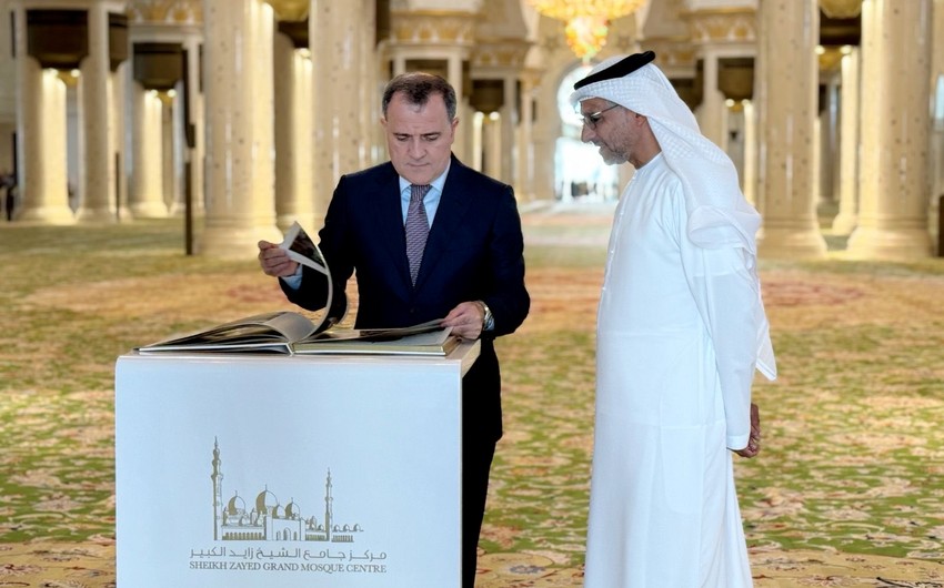 Azerbaijani FM visits Sheikh Zayed Grand Mosque in UAE