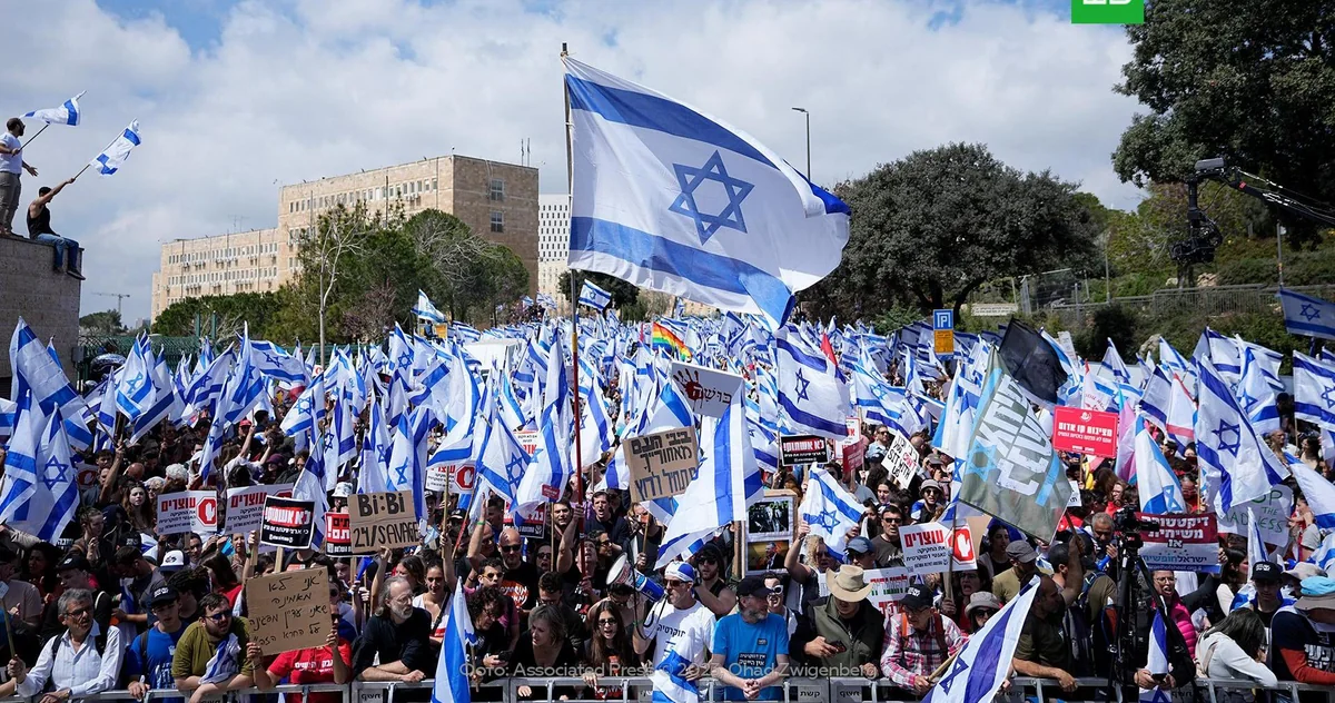 Protesters block main entrance to Jerusalem
