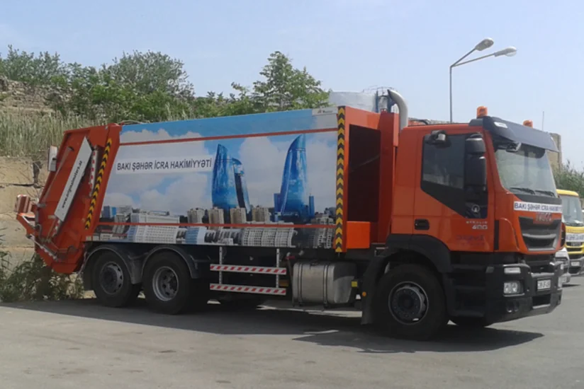 ​Столкнулись легковой автомобиль и машина ИВ города Баку, водитель заживо сгорел