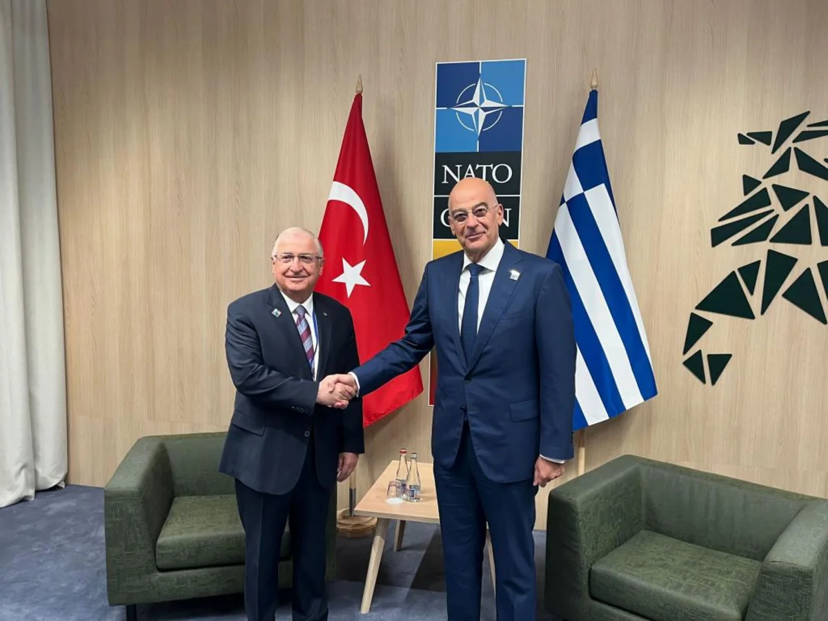 Türkiyə və Yunanıstanın müdafiə nazirləri təmasları davam etdirmək barədə razılığa gəliblər