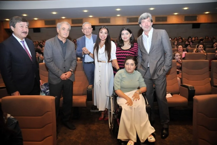 Leyla Əliyeva görkəmli şair Andrey Dementiyevin xatirəsinə həsr edilmiş filmin təqdimatında iştirak edib