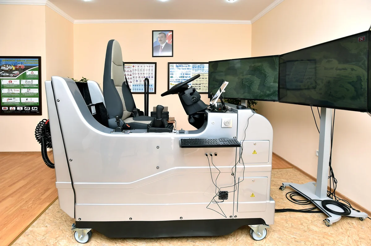 SOCAR və BMT rəsmiləri Eko-sürücülük simulyatoruna baxış keçiriblər