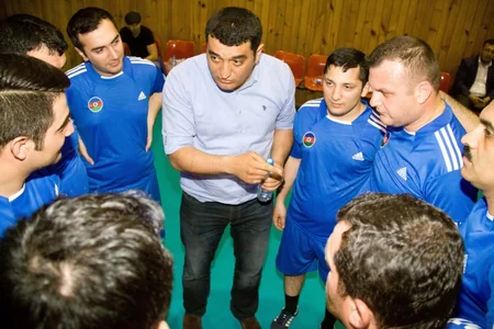 Bakı 2015ə dəstək məqsədilə jurnalistlər arasında voleybol matçı keçirilib