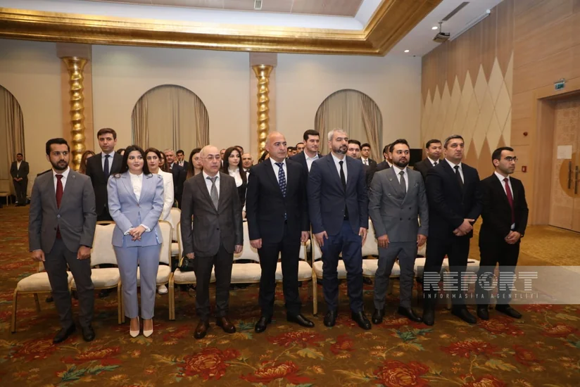 Yeni vəkillər and içiblər