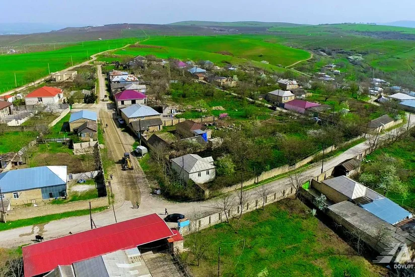 Şamaxıda 3 yaşayış məntəqəsini birləşdirən avtomobil yolu yenidən qurulur