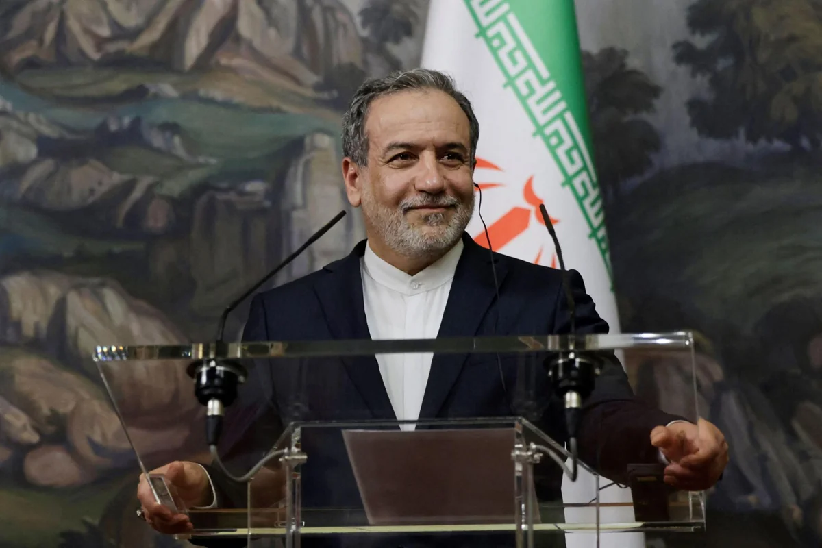 Iranian top diplomat holds phone call with ٍEuropean FMs on snapback