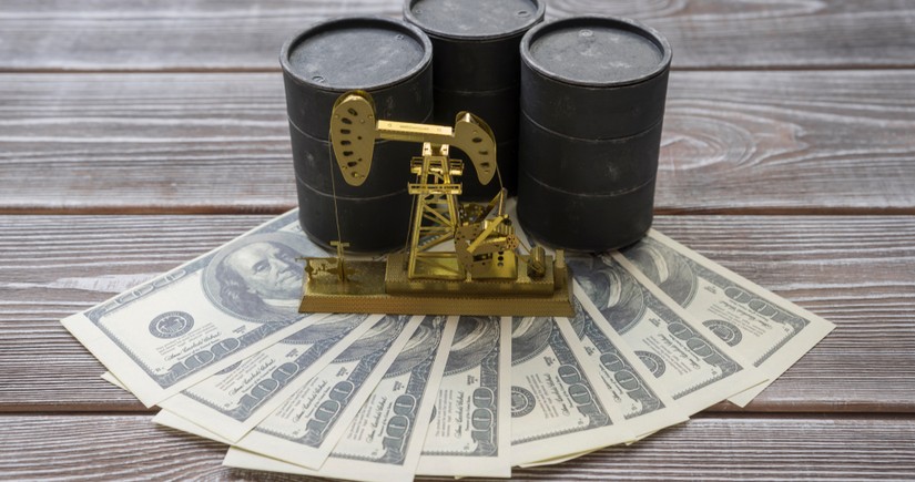 Нефть подорожала в пределах 1% на ожиданиях баланса спроса и предложения