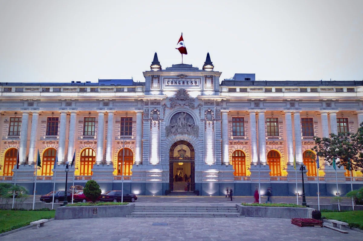 Руководство парламента Перу подало в отставку