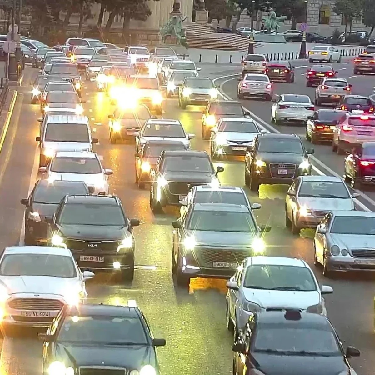 Bakının bir sıra yollarında tıxac yaranıb