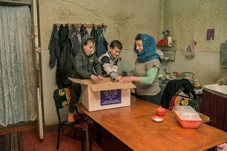 Heydər Əliyev Fondu aztəminatlı ailələrə ənənəvi Novruz sovqatları paylayır