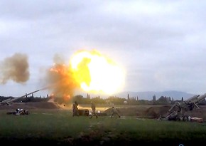 Азербайджанская армия наносит артиллерийские удары по позициям врага