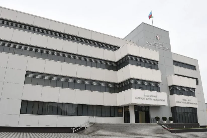 В Сабунчинском суде на судью и прокурора оказано физическое давление