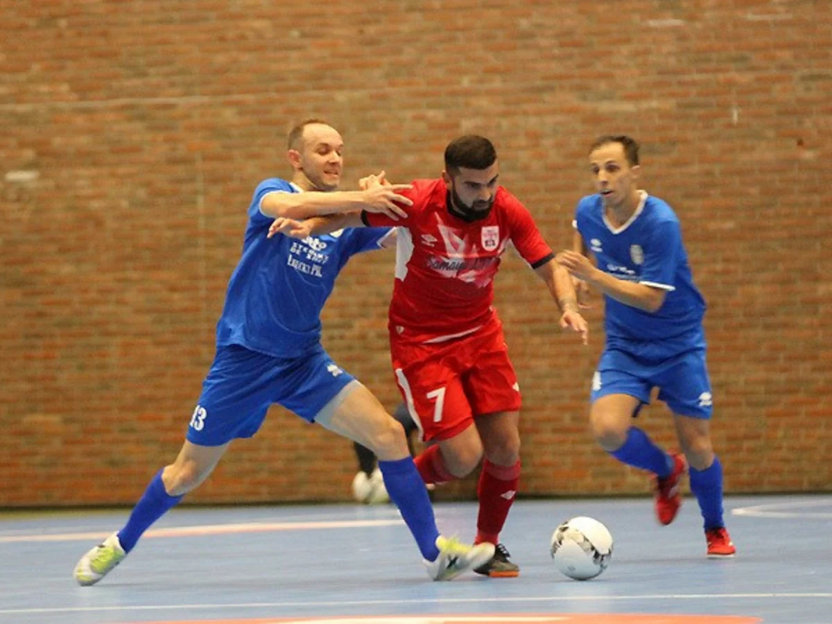 Араз крупно уступил Халле-Гооику