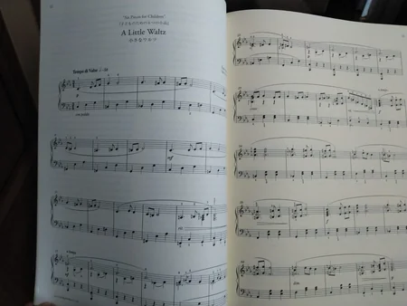 Yaponiyada Qara Qarayevin piano üçün əsərləri iki dildə nəşr olunub