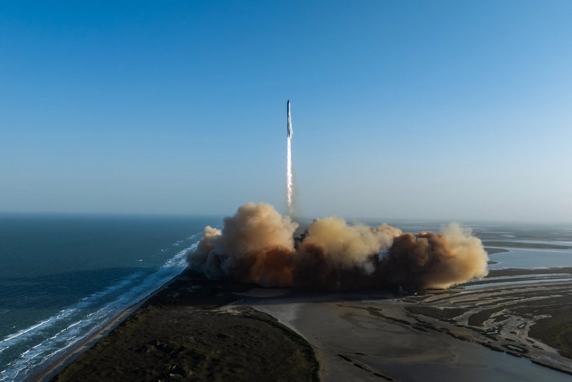 “Starship”in partlayışı ABŞ-də 240-a yaxın uçuşun marşrutunu pozub