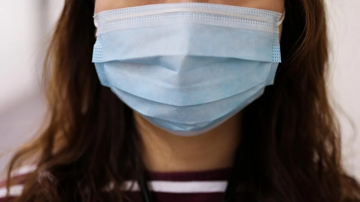 Koronavirus xəstəsi olan iki nəfər ictimai yerlərdə saxlanılıb