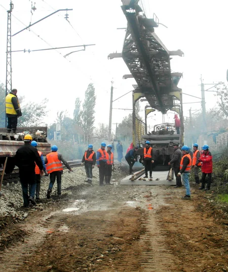 Atbulaq stansiyasının baş yolları təmir olunur