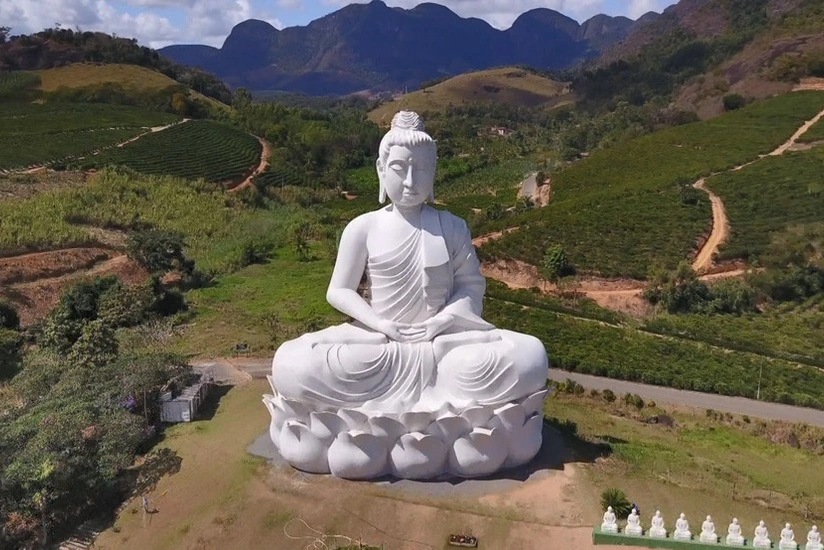 Braziliyada nəhəng Budda heykəli ucaldılıb