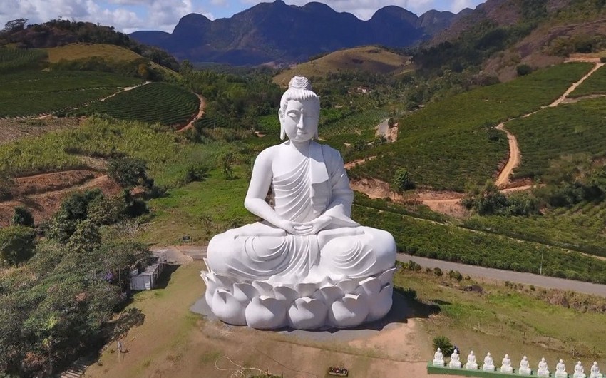Braziliyada nəhəng Budda heykəli ucaldılıb