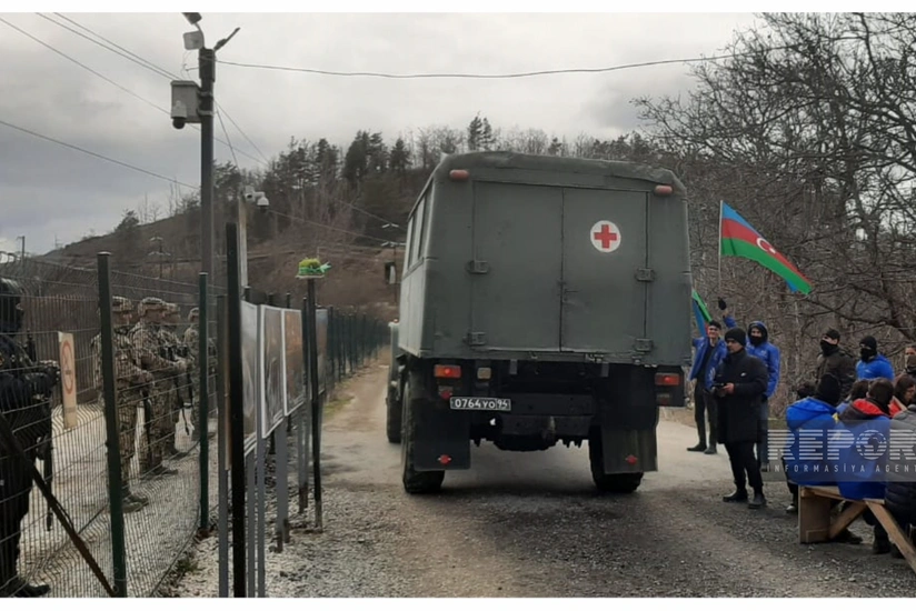 Медицинский автомобиль российских миротворцев беспрепятственно проехал по дороге Ханкенди-Лачын
