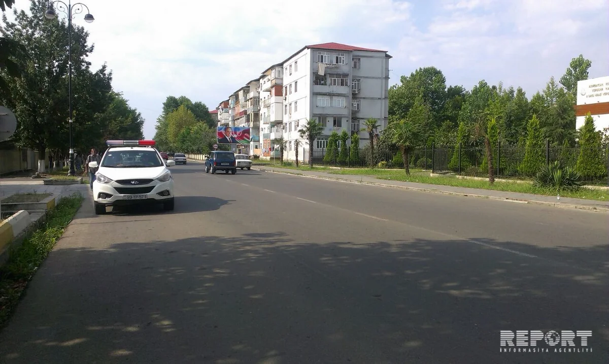 В Лянкяране автомобиль сбил переходящую дорогу женщину - ФОТО