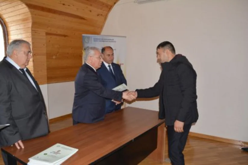 Kənd təsərrüfatı naziri Bərdədə vətəndaşları qəbul edib
