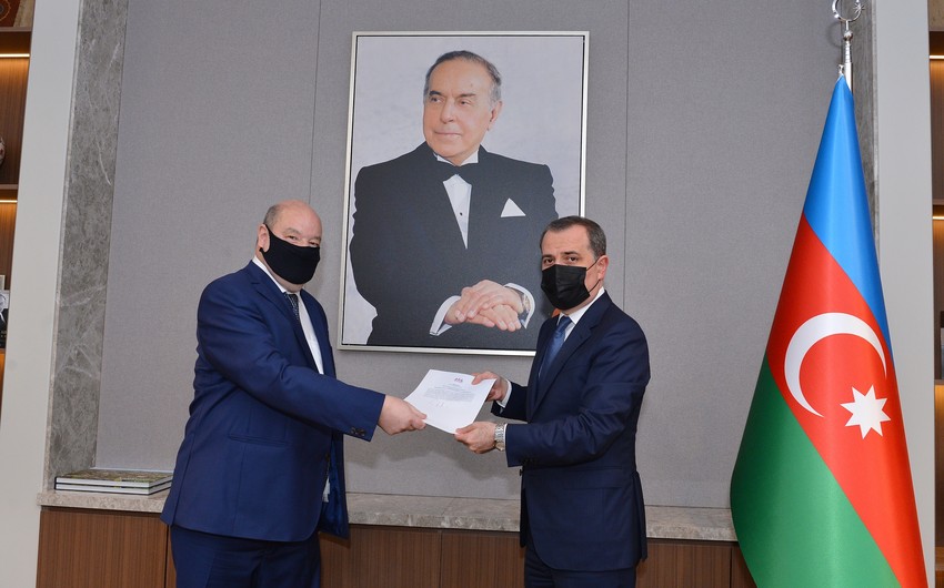 Ceyhun Bayramov Belçikanın yeni səfirinin etimadnaməsinin surətini qəbul edib