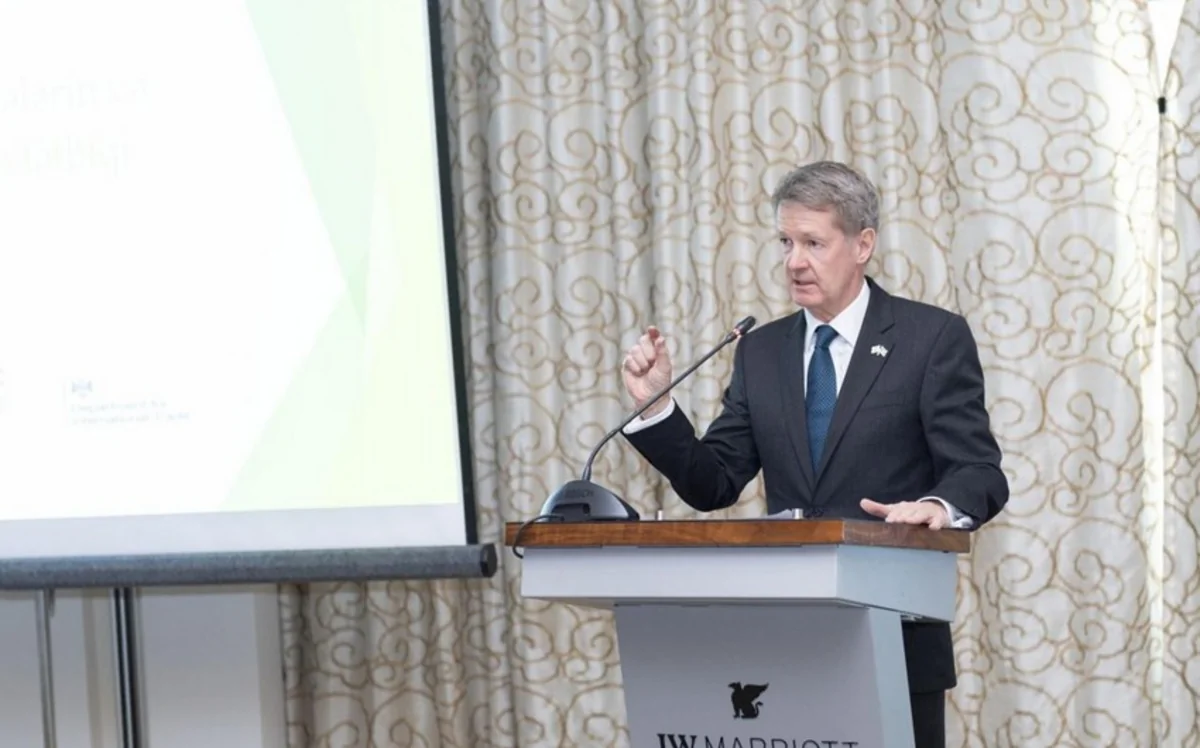 British envoy to Azerbaijan commemorates martyrs of Great Patriotic War