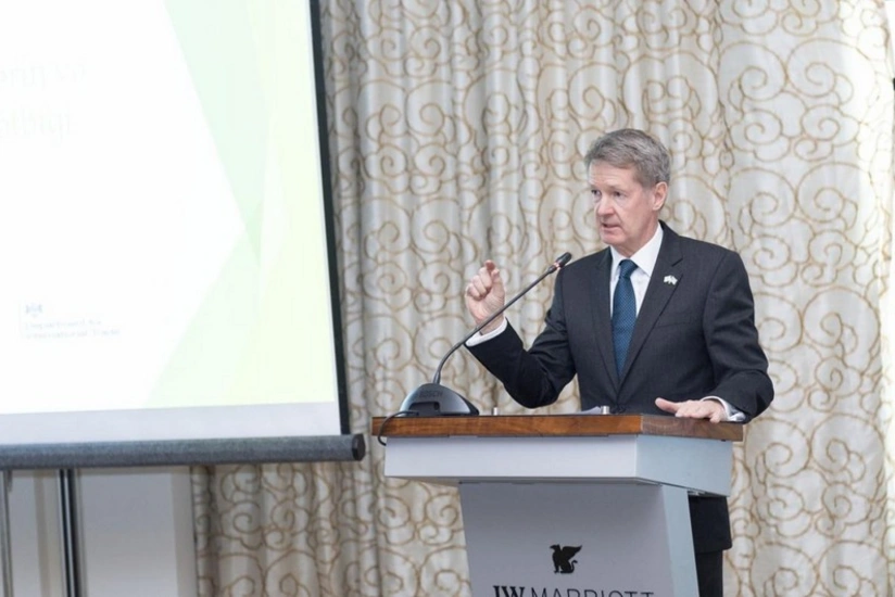 British envoy to Azerbaijan commemorates martyrs of Great Patriotic War